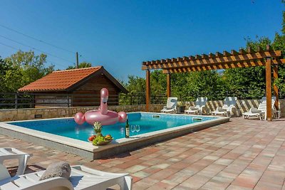 Villa mit Swimmingpool und Panoramablick