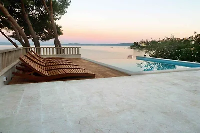 Villa mit Infinity-Pool