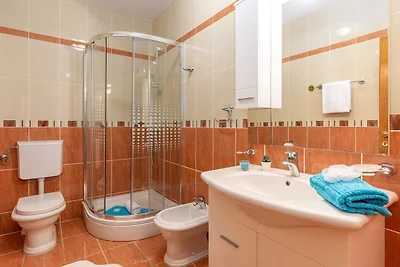 Ferienwohnung Mit Meerblick und Pool