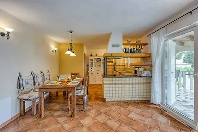 Villa mit Pool und Klimaanlage