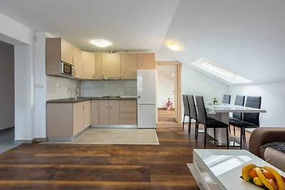 Ferienwohnung mit grosser Terrasse und 2