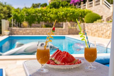 Ferienhaus mit Pool und Meerblick