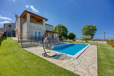Villa mit Pool und Klimaanlage