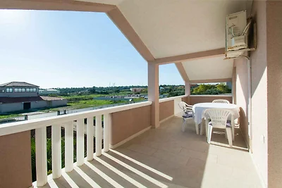 Ferienwohnung mit Balkon und Pool
