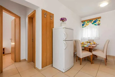 Gemütliches Ferienhaus Lucija in idyllischem