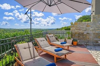 Villa mit Pool und Garten