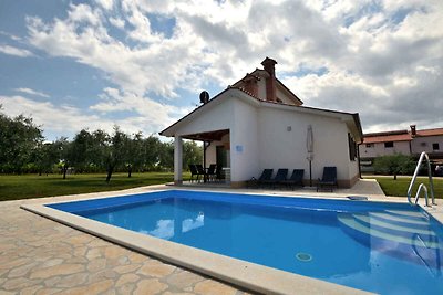 Ferienhaus mit Pool und Klimaanlage