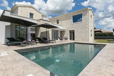 Villa mit Klimaanlage und Pool