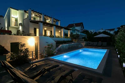 Komfortable Villa Marina mit privatem Pool un