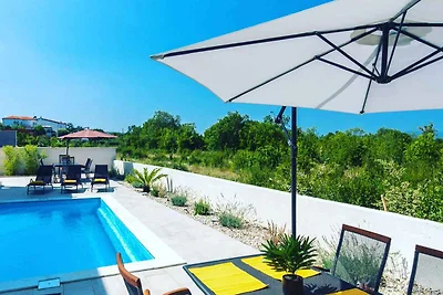 Ferienwohnung mit gemeinsamen Pool ruhig