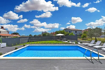 Ferienhaus mit Aussenpool und Klimaanlage
