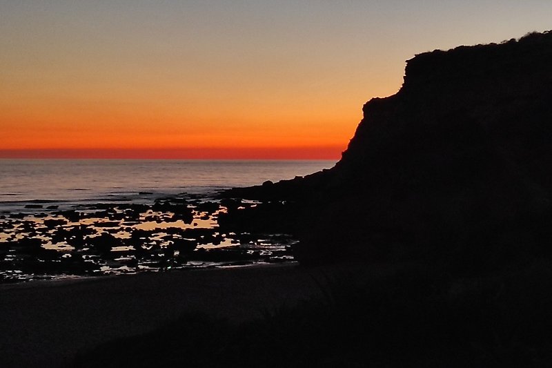 Strand unterhalb des Hauses (100 m)