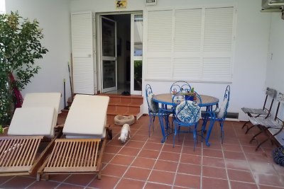 Haus, Suedlage direkt am Strand