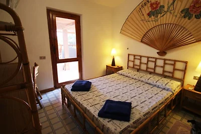 De dubbele slaapkamer op de bovenverdieping. De dubbele slaapkamer op de bovenverdieping.