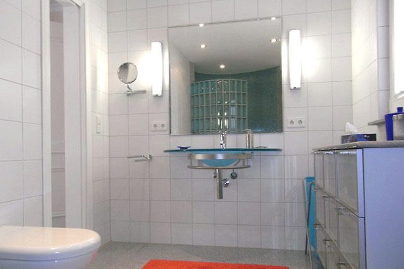 Salle de bain de la chambre avec vue sur le lavabo