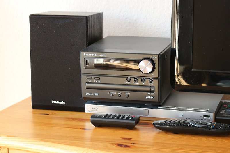 32`Zoll HD Flachbild TV,Bluray-DVD und CD-Player, Radio.