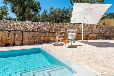 Trulli D'Amare, sleeps 4 with pool