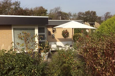Bungalow mit den drei Tulpen Nr. 16