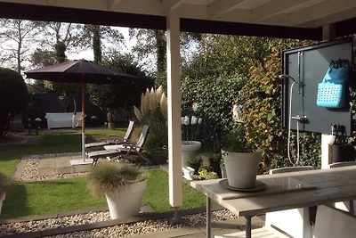 Bungalow mit den drei Tulpen Nr. 16