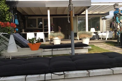 Bungalow mit den drei Tulpen Nr. 16