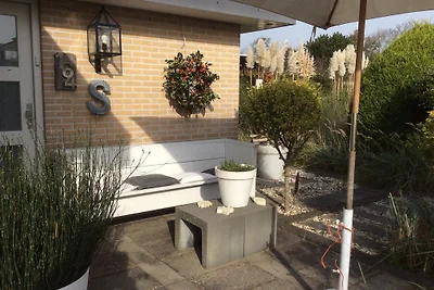 Bungalow mit den drei Tulpen Nr. 16