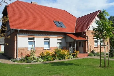 La vecchia scuola di Ahrensberg al lago Drewen