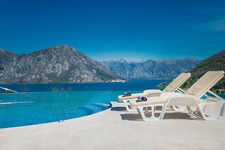 Lavender Bay Apartment