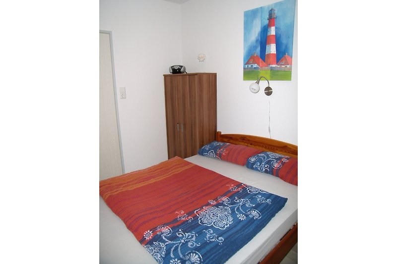 Schlafzimmer mit Bett 140x200 cm