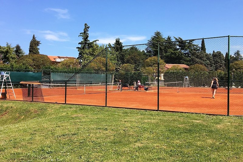 Tennisplatz ca. 300 meter Entfernt