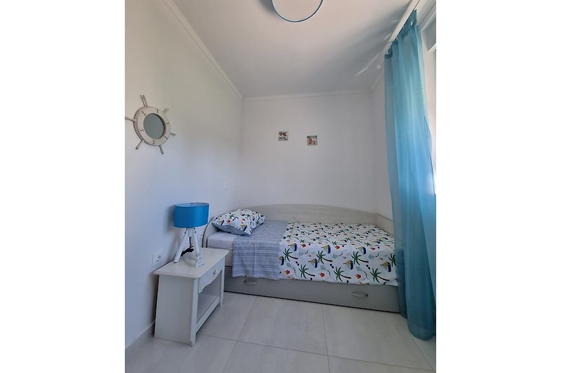 Schlafzimmer mit ausziehbaren Einzelbetten