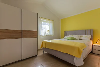 Sara Apartment 4