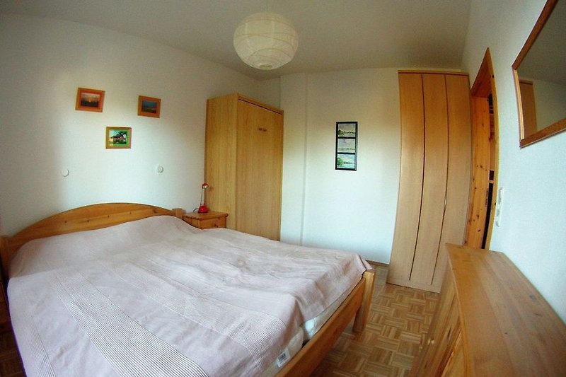 Schlafzimmer 2 mit Schrankbett