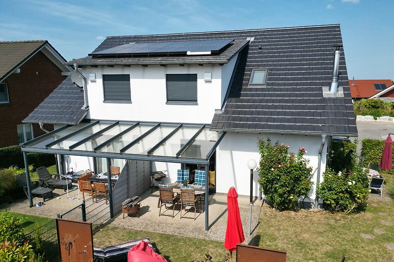 Charmantes Doppelhaus mit Garten und überdachter Terrasse