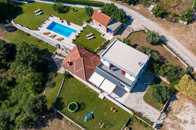 BIRD'S EYE VIEW OF THE PROPERTY