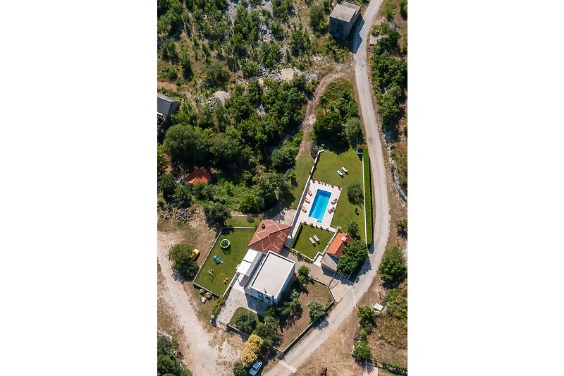 BIRD'S EYE VIEW OF THE PROPERTY