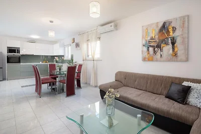 Solaris Holiday Home