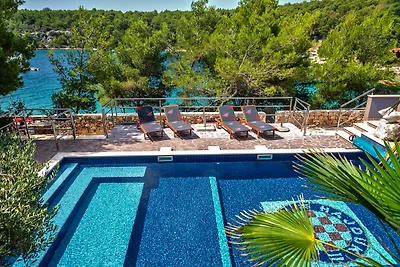 Hidden Heaven Private Resort - Heated Pool