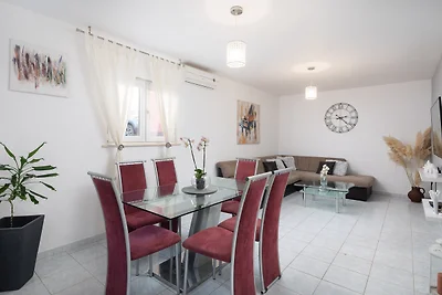 Solaris Holiday Home