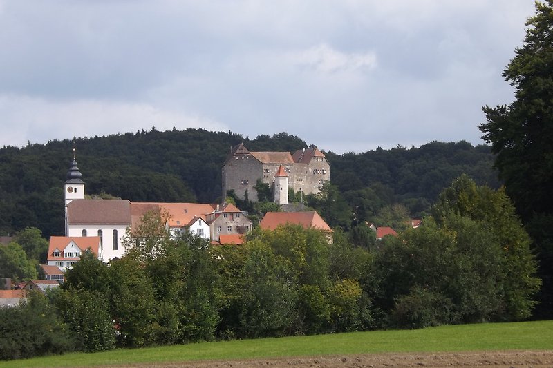 Landschaft mit Burg