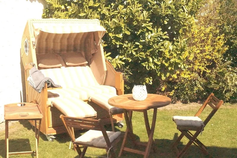Strandkorb im Garten
