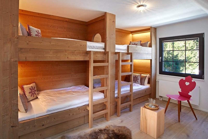 Handgefertigte Betten aus Massivholz