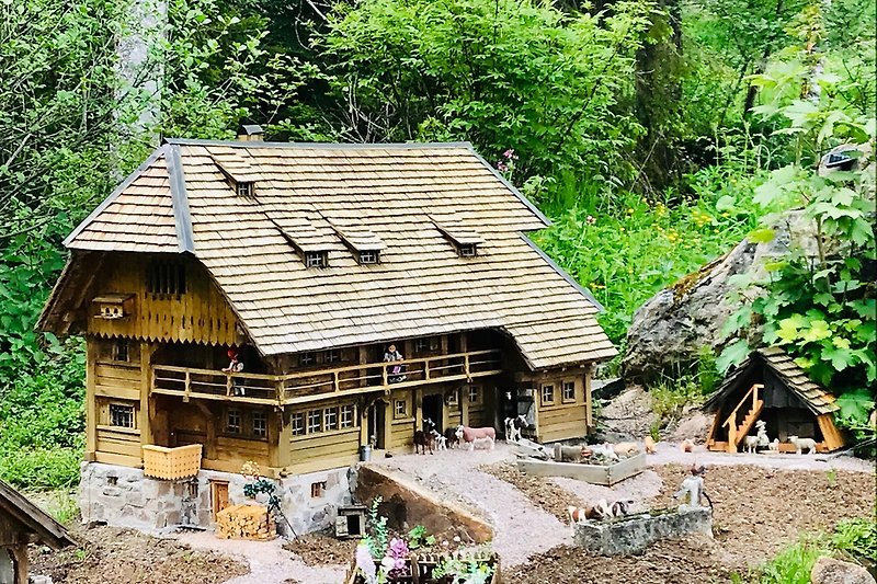 Diese Miniatur-Schwarzwaldmühlen sind in unserem Märchenwald versteckt...
