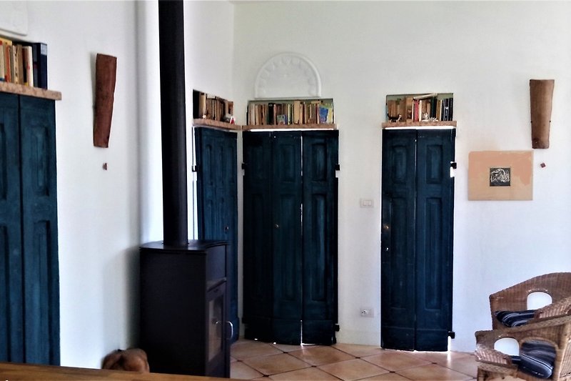 antike Flügeltüren zu den 3 Schlafzimmern und Bad