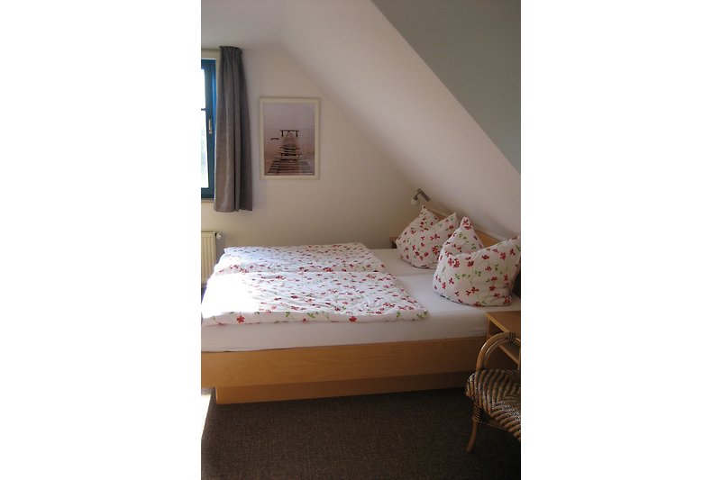 Romantisches Schlafzimmer, Doppelbett 180 x 200 cm