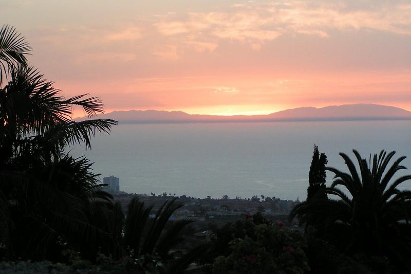 Blick von der Terrasse auf die Insel La Palma