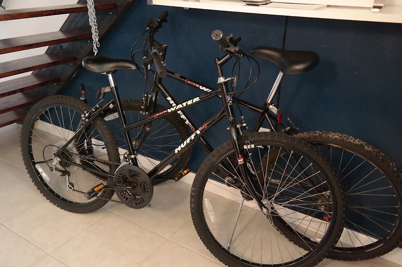 2 Bikes und ein 16 Zoll-Rad für Kinder