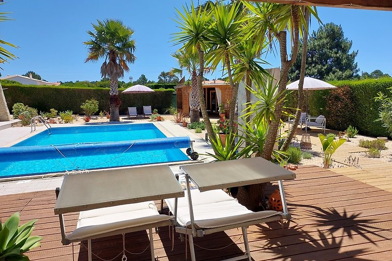 Luxuriöses Ferienhaus mit Pool und Blick auf den Palmengarten