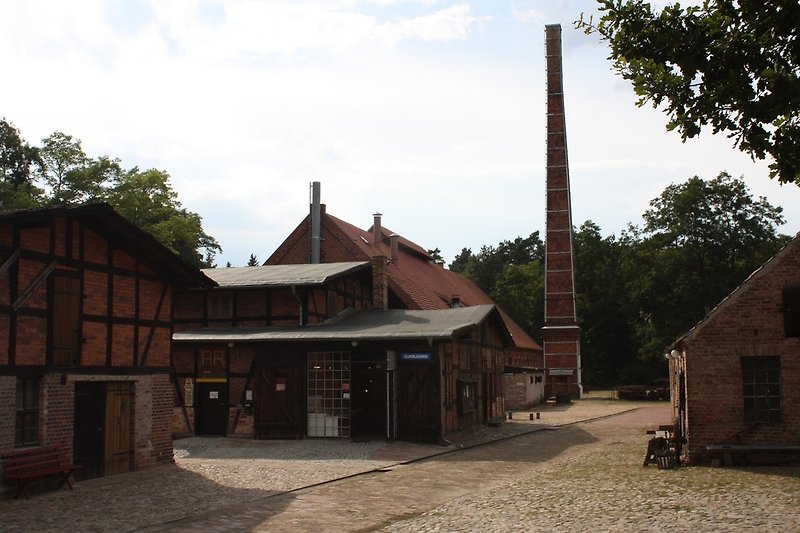 Glashütte: historischer Fabrikhof