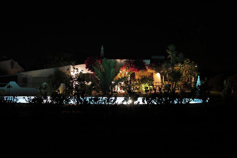 Casa Andorinha bei Nacht