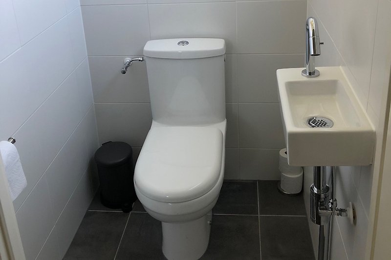 apart toilet wc